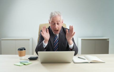 Validité du contrat d'assurance RC Pro et mises à jour des logiciels.