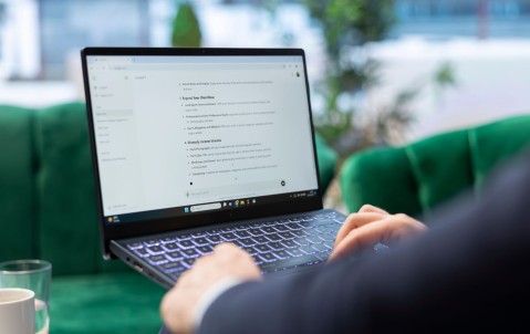 5 prompts IA prêts à l’emploi pour créer du contenu marketing efficace.