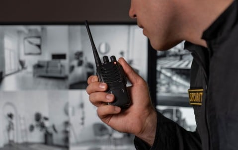 Ouvrir une franchise sécurité privée : assurances et risques à connaître.