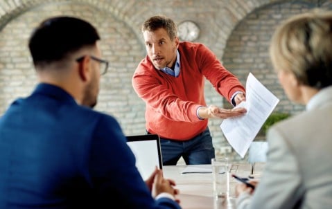 Clause de non-concurrence, ce que l’employeur doit vérifier avant signature : obligations, indemnité et risques prud’homaux.