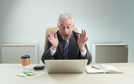 Validité du contrat d'assurance RC Pro et mises à jour des logiciels.