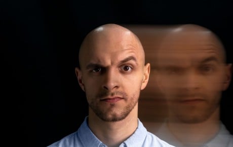 Deepfakes, plagiat, RGPD : la face cachée de l’IA en marketing.