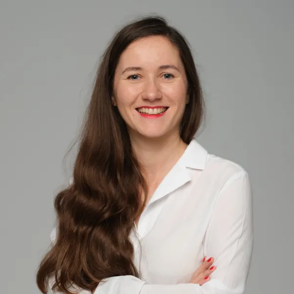 Portrait auteur Victorine Bailleul. Experte Cyber Hiscox.