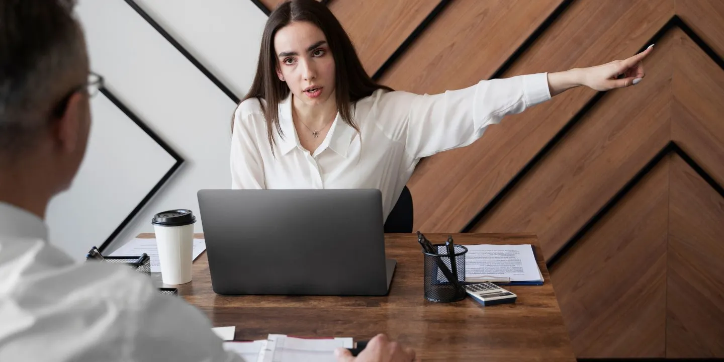 Litiges salariés et prud’hommes : comment sécuriser l’entreprise avec les bonnes assurances ?