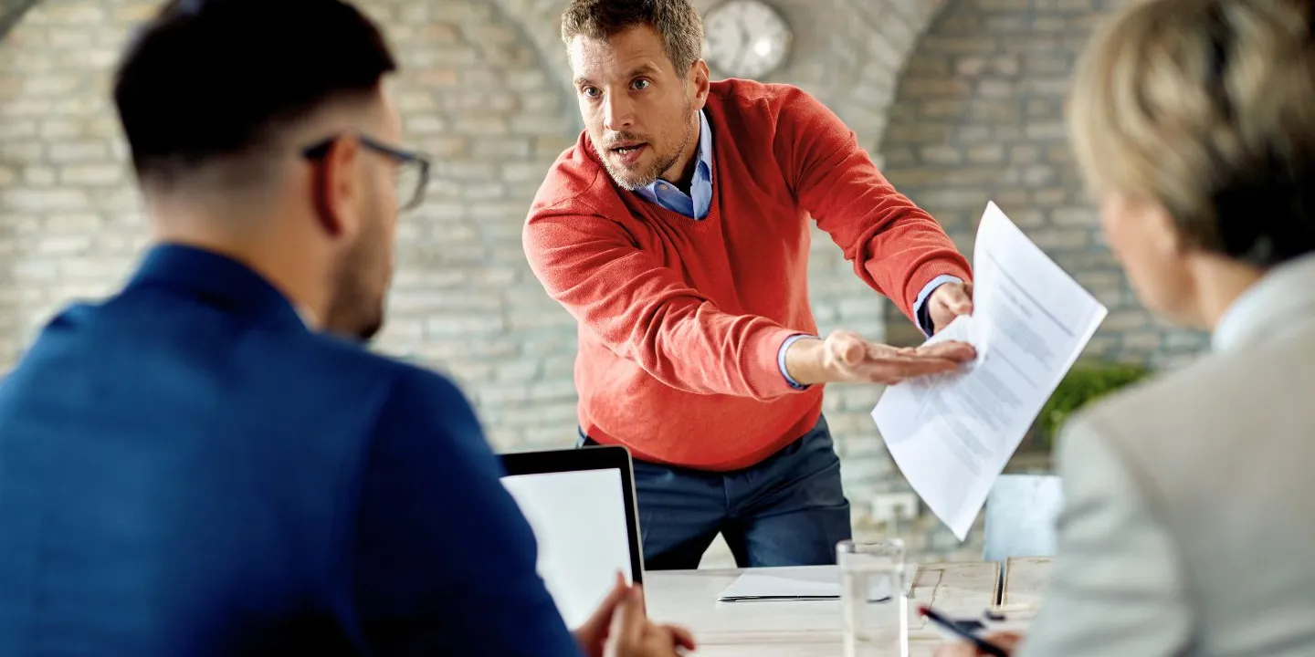 Clause de non-concurrence, ce que l’employeur doit vérifier avant signature : obligations, indemnité et risques prud’homaux.