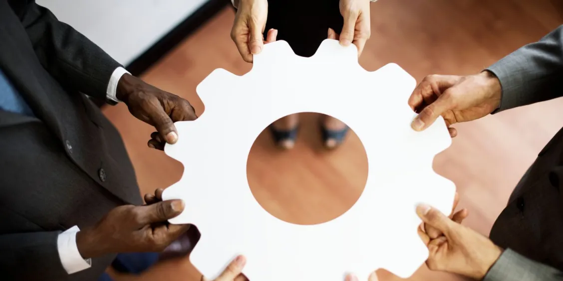 Co-création entre freelances : risques juridiques, financiers et solutions pour sécuriser vos projets.