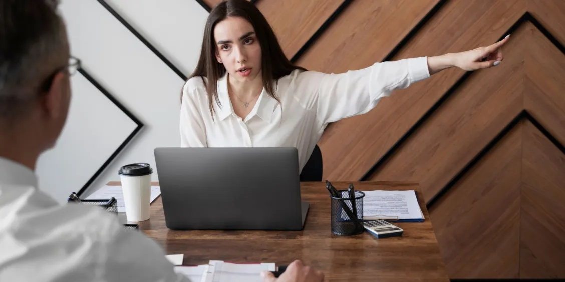 Litiges salariés et prud’hommes : comment sécuriser l’entreprise avec les bonnes assurances ?