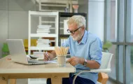 Freelance senior : comment optimiser retraite, assurance et revenus ? après 50 ans
